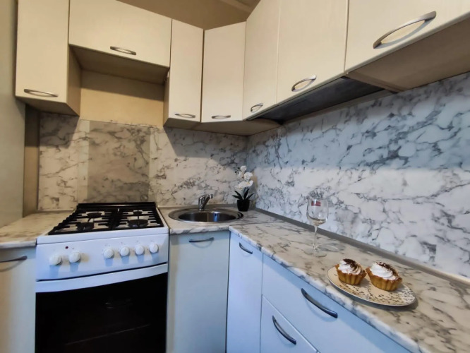 Фотография номера квартиры День и ночь на улице Елькина