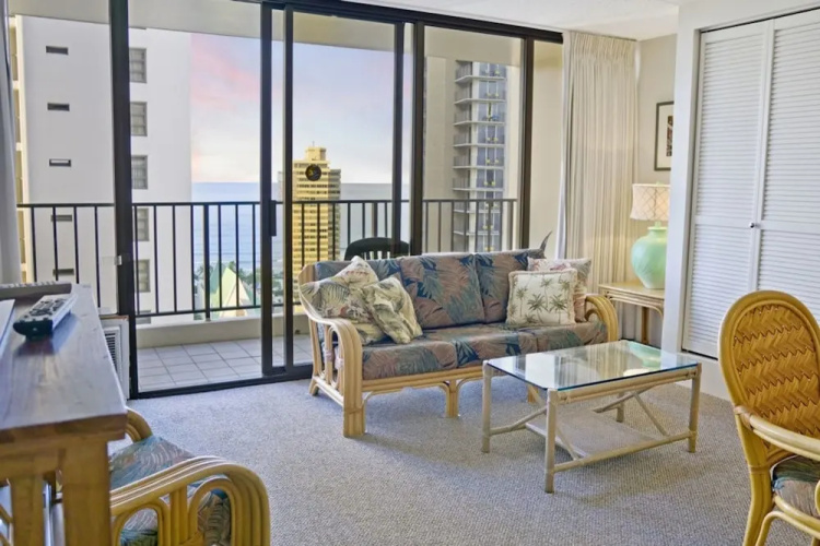 2-2504 Waikiki Banyan