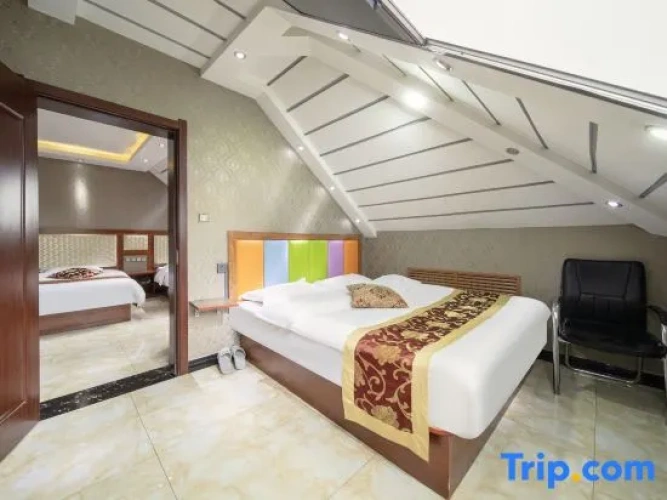 Business Quadruple Suite