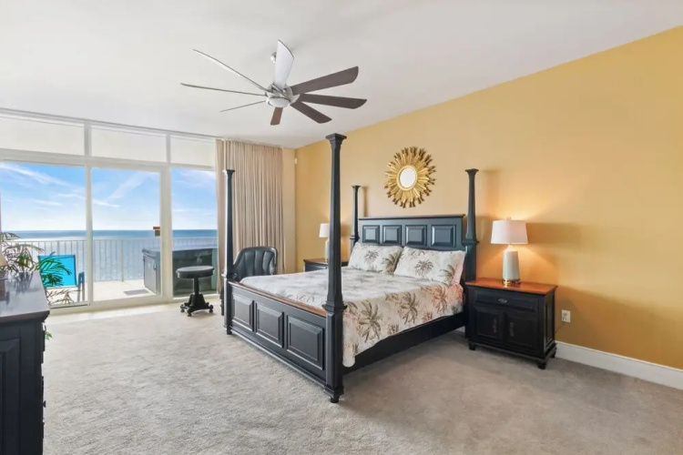 Turquoise Place 1807 D