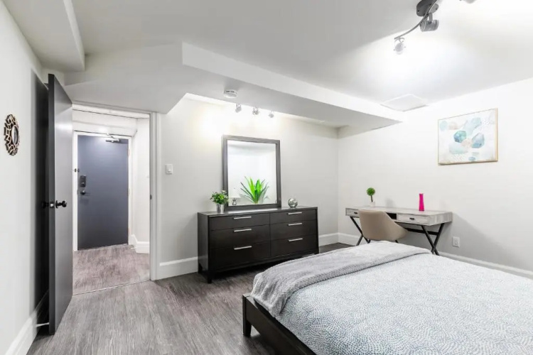 2BR Boutique Condo-prime Location DT Hamilton