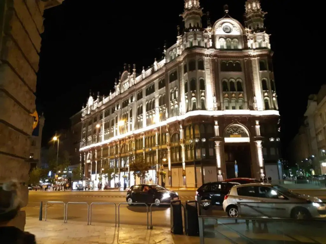 Shopping Street Apartment Budapest