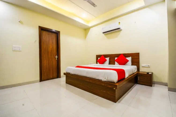 Mark Inn by OYO Rooms