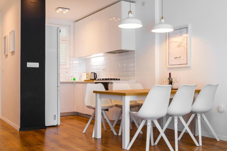 3 Bedrooms Apartment