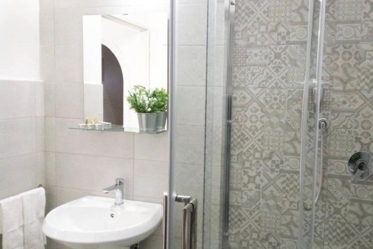 Standard Triple room with city view