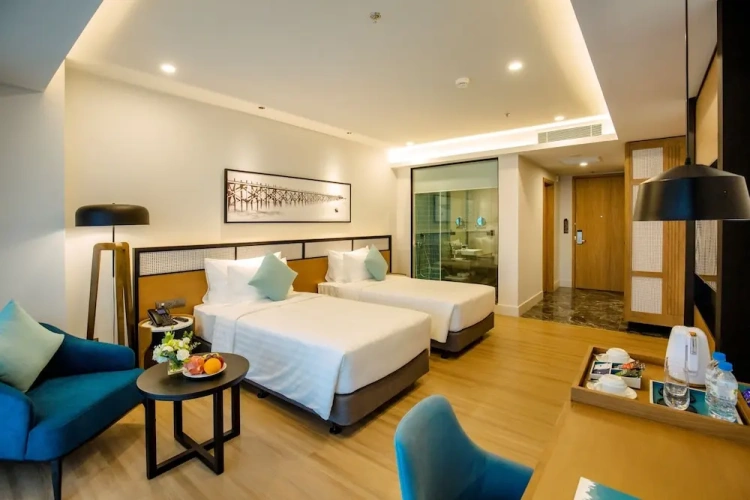 Deluxe Triple room with city view