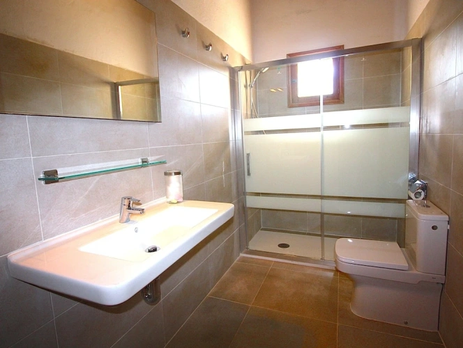 5 Bedrooms Villa