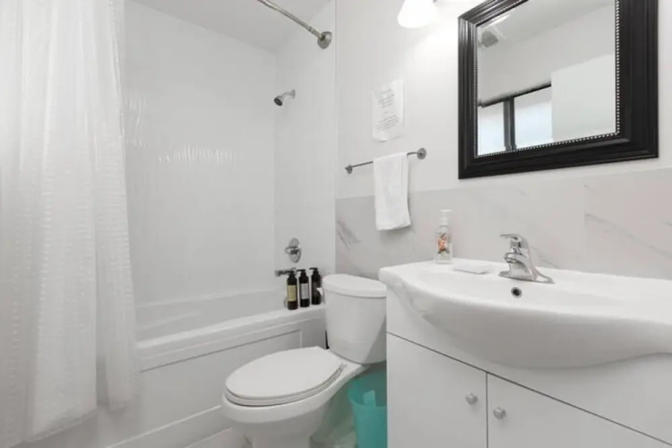 Huge 4 Bedroom Upper Suite