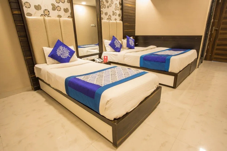 OYO 5253 Hotel Orange Lily