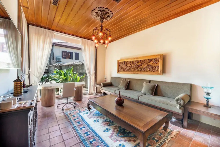 House 5 Hotel
