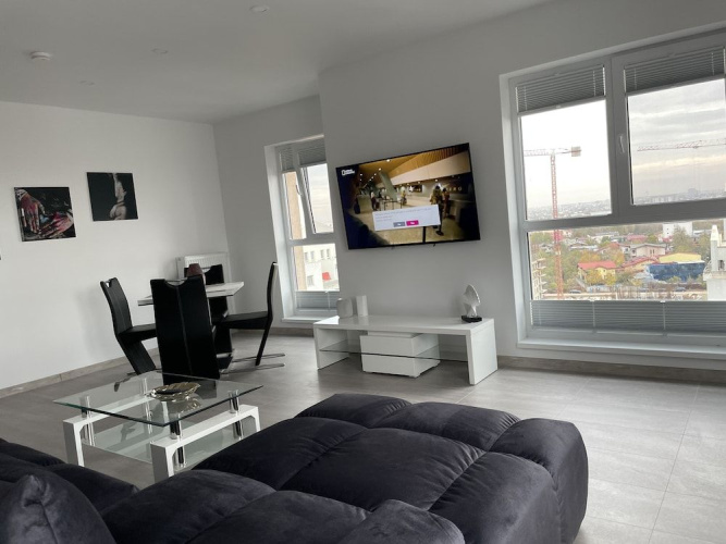 Unique Penthouse Lakeview W19