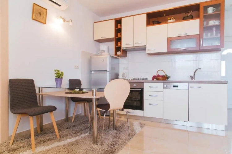 Apartment with sea view