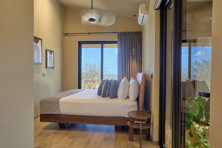 Bungalow with balcony