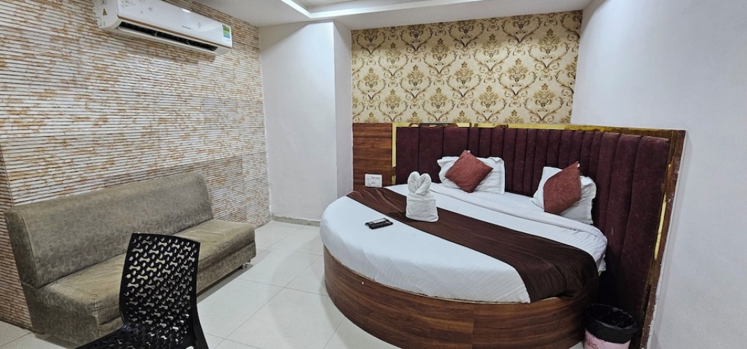 Deluxe Double room with city view
