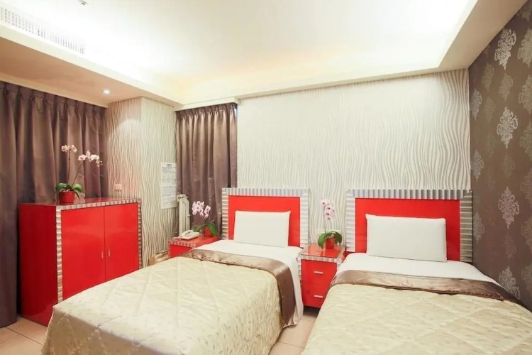 Happy Hotel