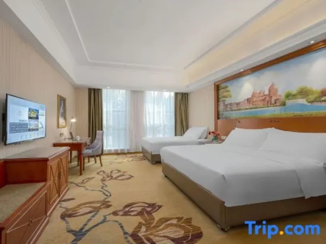 Deluxe Triple Suite
