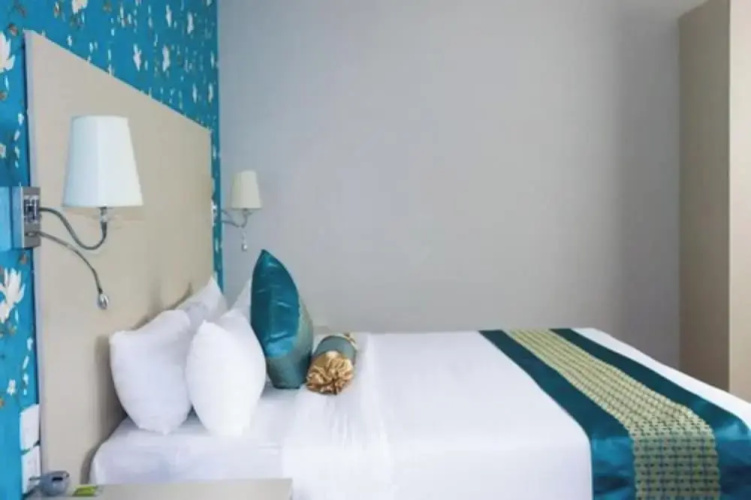 Blooming Suites