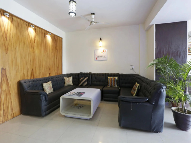 Collection O 3593 Rumaisa Residency