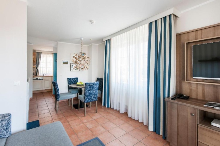 2 Bedrooms Apartment