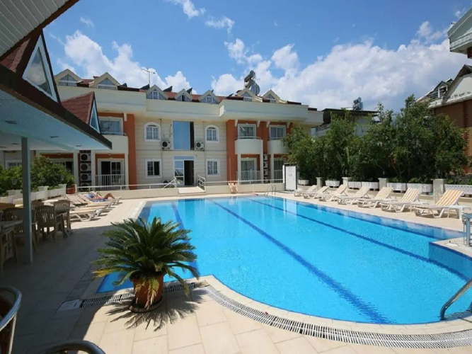 Qmax Apart Hotel
