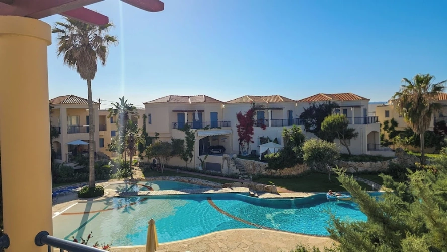 Standard room with pool view