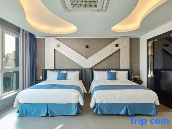 Luxury Twin Family room