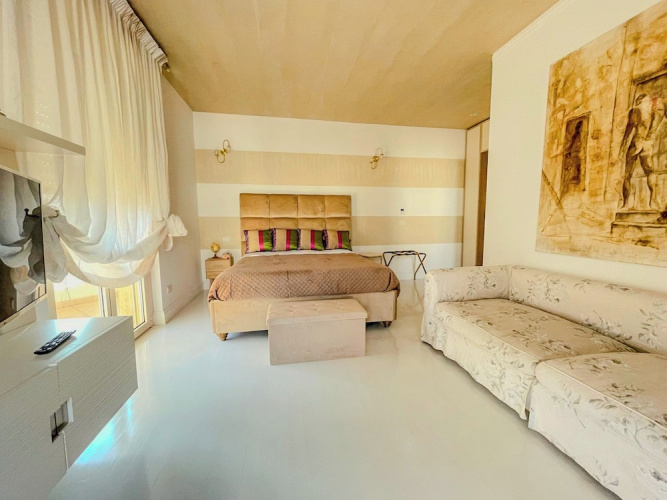 Mora Suite