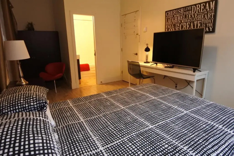 Black Rooster Guesthouse