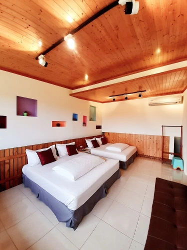 Standard Quadruple room with courtyard view