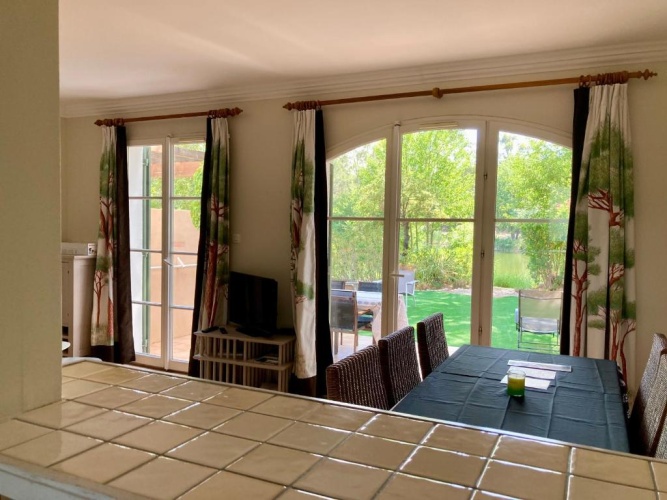 2 Bedrooms Villa