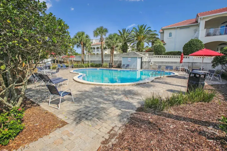 Seaside Haven Stylish Condo 3 Pools New Rental