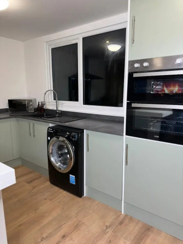 House-sleeps8-parking-garden