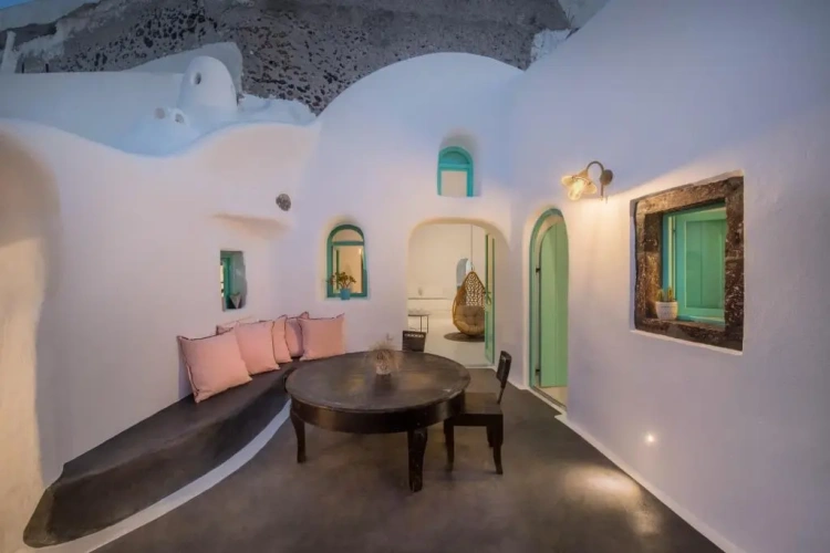 2 Bedrooms Villa