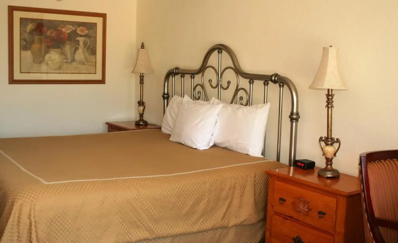 Statue Road Inn