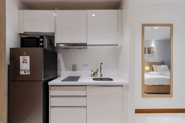 Ocean Breeze1BR Steps from the Sea C244