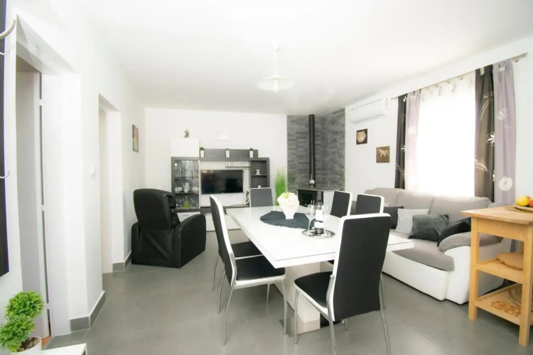 Holiday House Roza
