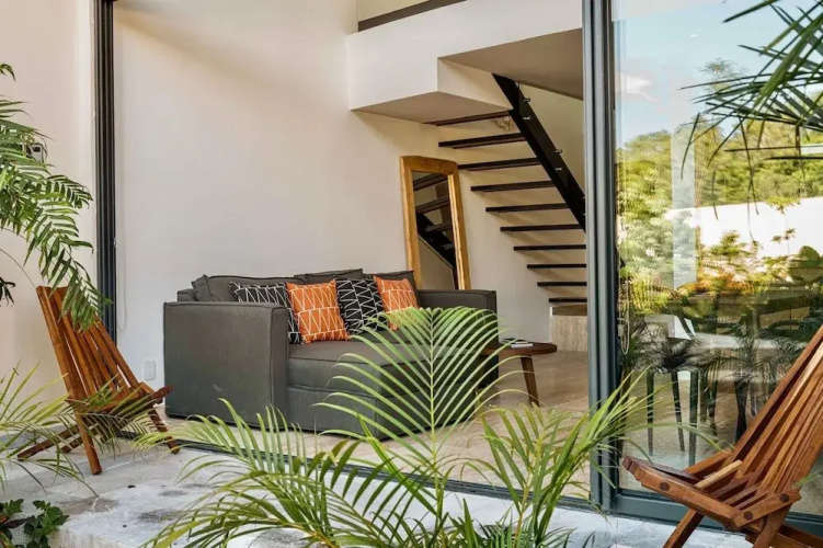 Mistiq Luxury Condo Min. from Everything