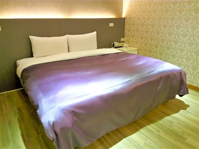 Art House Double Room-Sunflower