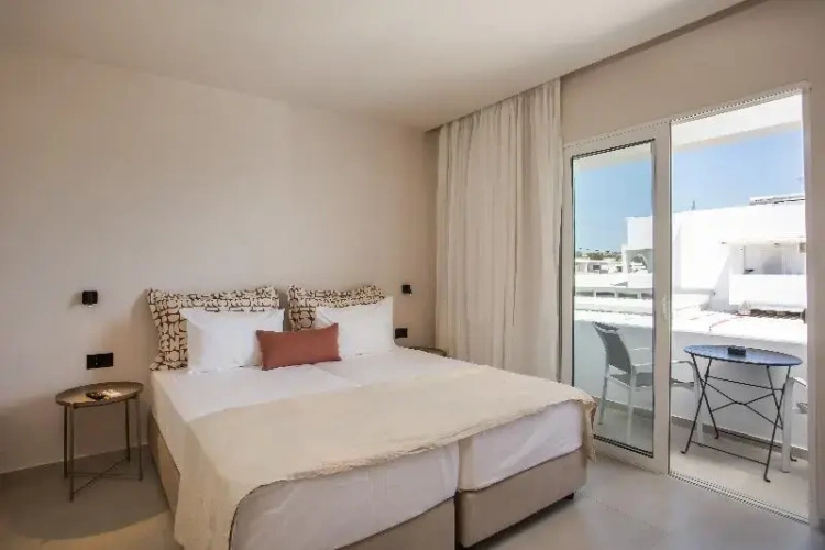 Deluxe Triple room with balcony