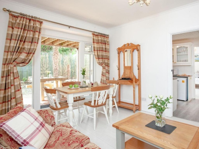 2 Bedrooms Cottage
