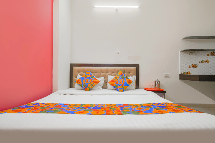 Fabexpress Royal Palace Inn