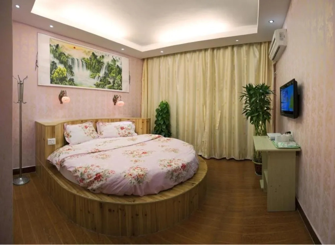 Bai Jia Le Theme Hotel