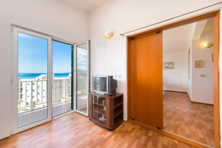 Apartment with balcony