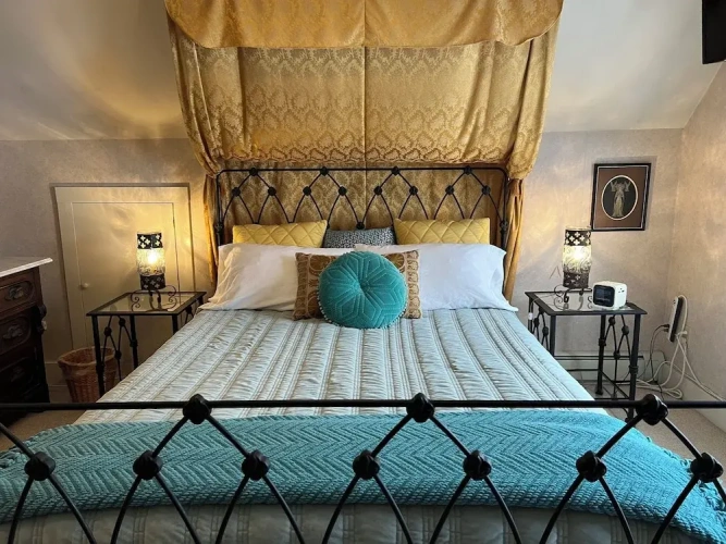 Luxury Double room with balcony and with garden view