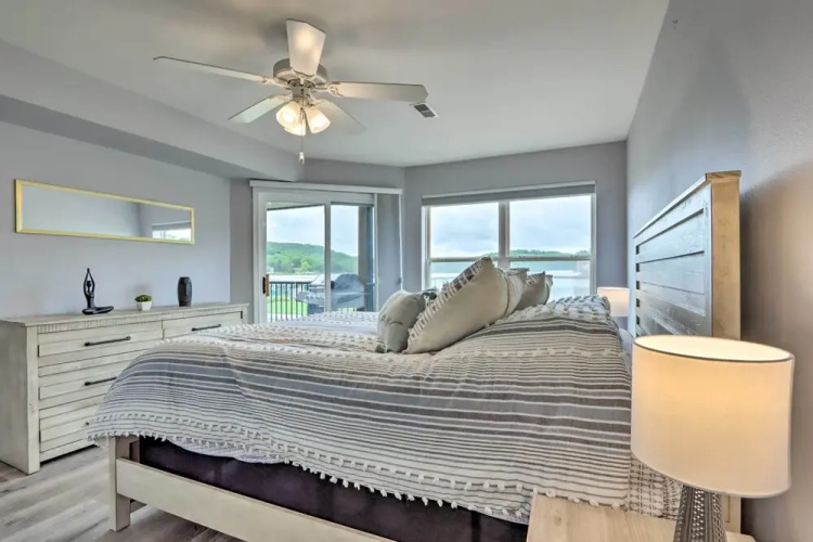Pool Access & Lake Views: Camdenton Condo
