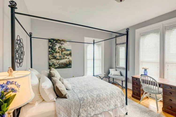4 Bedrooms Cottage