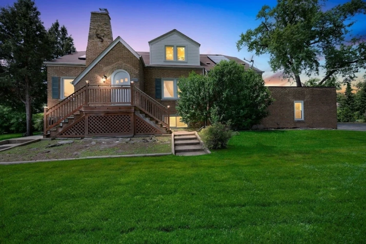 5 Bedrooms Cottage