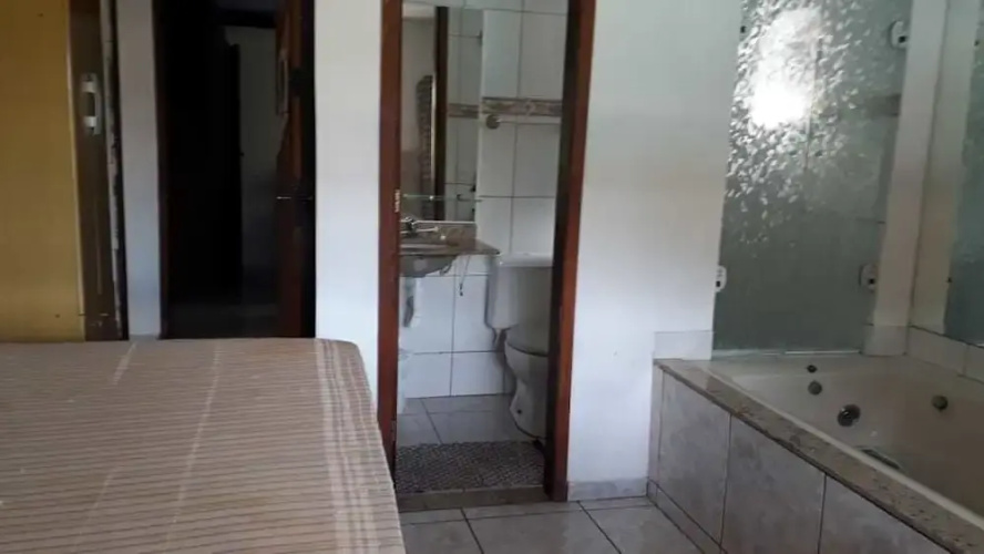 Casa com 4 Suítes e Piscina em Búzios