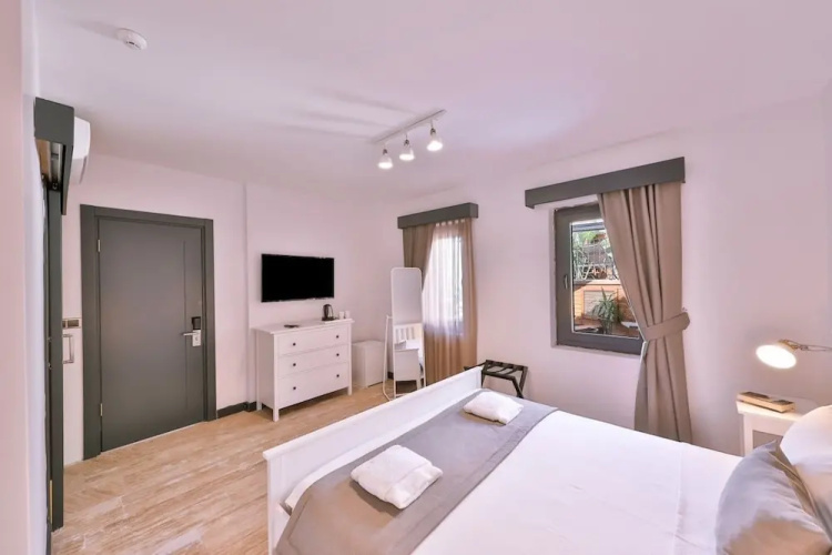 Pitoresk Otel