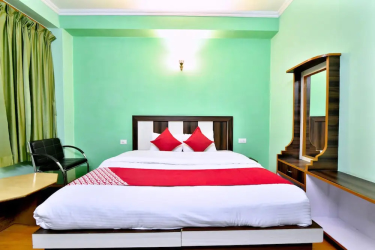 OYO 12740 Hotel Amandeep
